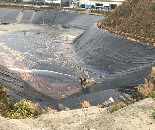同仁废水池清理